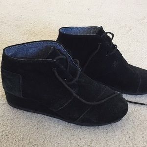 Toms classic black wedges for fall!